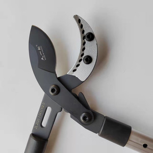 กรรไกรตัดแต่งกิ่งฮิไซจิโระ ใบมีด 67 มม. ตัดได้ 30-50 มม. โครงสร้างเหล็กอัลลอยด์ ดีไซน์แบบยืดหดได้ - Product Image 1