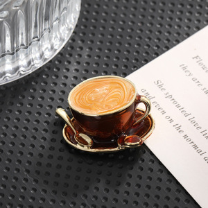 Broche créative en forme de tasse à café de dessin animé, en alliage de zinc émaillé, cadeau unisexe, accessoire de bijouterie - Product Image 2