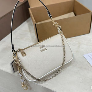 Sac à bandoulière décontracté pour femme en PU, style Coachings, avec chaîne de luxe en acier inoxydable, tendance, été/hiver, vente en gros - Product Image 1