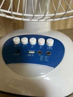 Ventilateur de table AC/DC 12 pouces rechargeable à énergie solaire avec batterie et lumière, 3 vitesses, autonomie de 4 à 12 heures