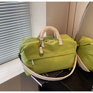 Sac de sport léger et portable à la mode, sac de voyage pour femmes de grande capacité, sac bandoulière avec poignée souple - Product Image 1