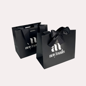 Sacs cadeaux noirs imprimés sur mesure avec grand nœud en satin - Sacs shopping pour bijoux, cosmétiques et lunettes - Product Image 1