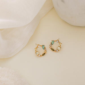 2024 नए हॉट सेलिंग छोटे सर्कल बालियां महिलाओं को साधारण रंग हीरे की बालियां चढ़ाती हैं - Product Image 3