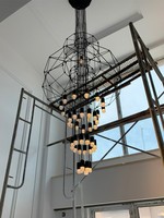 Lustre créatif long pour grenier, design creux, adapté aux plafonds hauts, aux escaliers, aux restaurants et aux halls d'entrée.