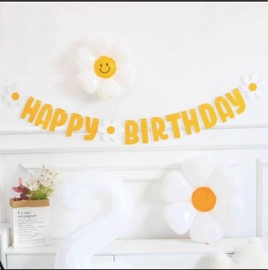 Bannière d'<span class=keywords><strong>anniversaire</strong></span> en tissu non tissé style Ins avec petites marguerites et lettres pour la première fête d'<span class=keywords><strong>anniversaire</strong></span> de bébé, décoration de drapeau suspendu - Product Image 1