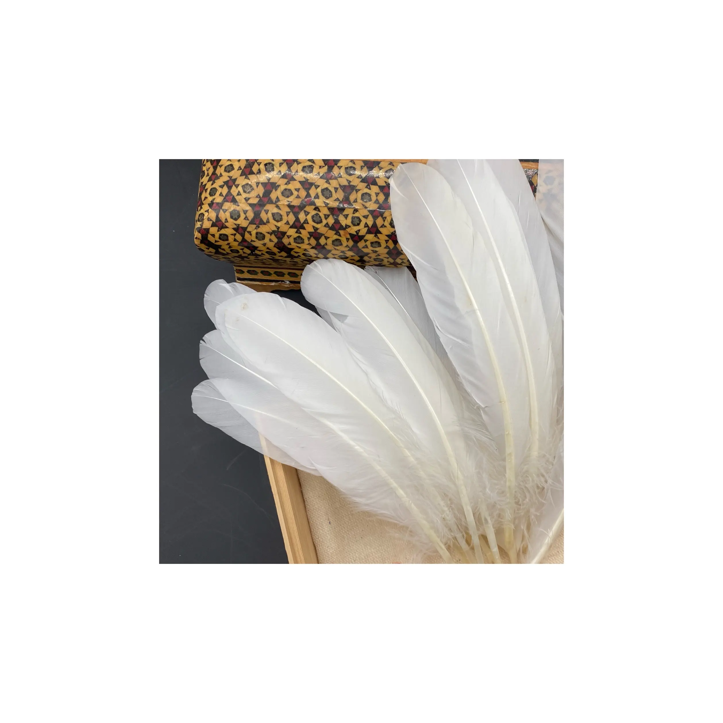 Manufacturers Direct Sales Specializing In Making Badminton Duck Feathers