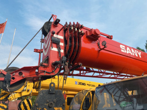 Grue hydraulique montée sur camion Sany de 25 tonnes, économique, entièrement entretenue et offrant des performances de fonctionnement fluides - Product Image 2