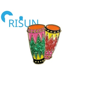 Spilla Distintivo in Metallo Smaltato Personalizzata all'Ingrosso con Motivo Tradizionale Africano Djembe, Regalo per Musicisti, Spille e Distintivi - Product Image 5