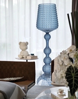 Lampe sur pied LED design en forme de verre à vin, lampe de table artistique moderne, lampe décorative avec télécommande pour villa, complexe hôtelier, hôtel