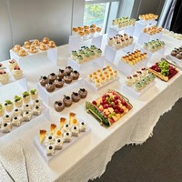 Présentoir de Luxe pour Traiteur de Mariage, Plateaux Rehausseurs Alimentaires, Ensemble de Présentation de Fête, Présentoir Buffet 4 Niveaux en Acrylique Blanc pour Anniversaire