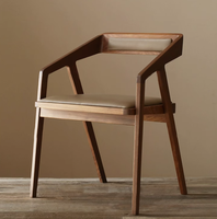 Chaises de salle à manger en bois massif et cuir, style nordique moderne et confortable, pour restaurant, hôtel, café, école et chambre.