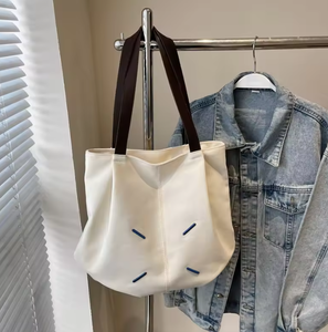 Bolso de mano personalizado de lona de algodón orgánico, detalles bordados con cremallera, asa ecológica, bolso de hombro moderno, bolso de compras - Product Image 4