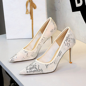 Nouveauté 2025 Escarpins pour femme à paillettes et dentelle, à bout pointu, talons aiguilles, en maille ajourée, à décolleté peu profond, pour soirée - Product Image 5