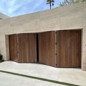 Usa Standard 8x7 Porte de <span class=keywords><strong>garage</strong></span> électrique automatique Panneau isolé en bois Grain couleur Pliage Portes de <span class=keywords><strong>garage</strong></span> en bois pour maisons modernes - Product Image 1