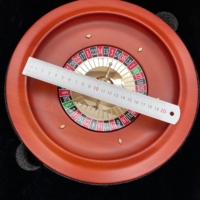 Vente en gros de qualité Nouveau design Roulette russe 11 pouces rouge en bois massif durable pour les jeux de bar