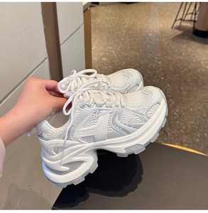 Chaussures décontractées tendance pour femme, style Dad Shoes, en maille légère argentée et blanche, à semelle épaisse, rehaussantes et amincissantes - Product Image 4