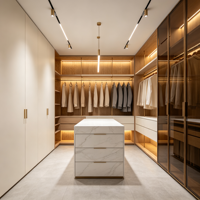 Meubles de cuisine contemporains de luxe sur mesure en MDF avec îlot en cascade, quincaillerie dorée, dressing, TV, salle à manger/salon