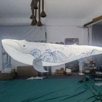 Drone télécommandé gonflable bionique en forme de baleine avec pompe à air électrique pour événements festifs et centres commerciaux