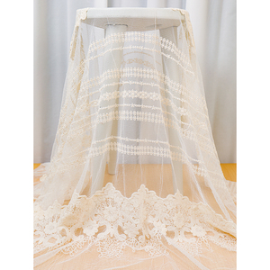 यूरोपीय शैली की ब्राइडल फीता कपड़े 5 गज की हाथीरी फीता कपड़े, महिलाओं के लिए कढ़ाई फीता कपड़े - Product Image 1