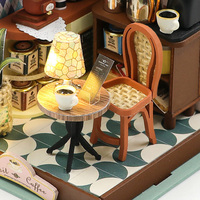 Maison de poupée miniature artisanale Hongda Factory S2301Z Transit Coffee en bois, kit de maison de poupée DIY avec housse anti-poussière