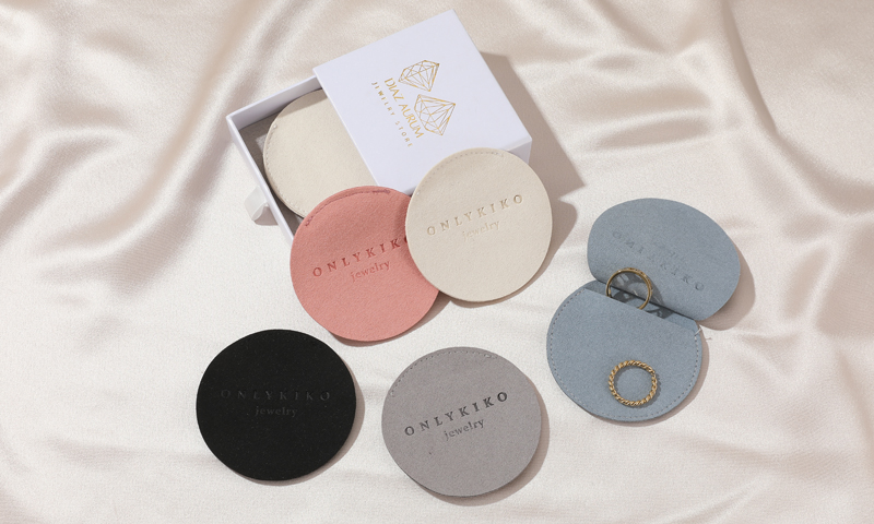 Boîte rose avec pochette ronde