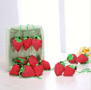Fourre-tout promotionnel en polyester Sac à provisions pliant fraise - Product Image 3