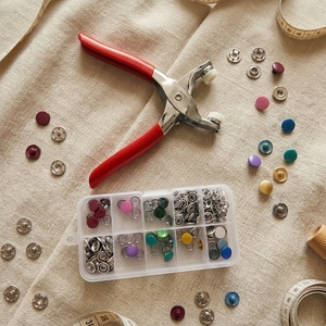 Kit de Herramientas Portátil para Presionar Botones/Presillas sin Coser, Fácil de Usar, Kit de Cinco Dedos para Presionar Botones sin Coser: Herramienta Profesional para Reparaciones en el Hogar - Product Image 3