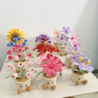 Nouvelle fleur artificielle en crochet violet faite à la main, tournesol en pot, pour la décoration de bureau, de maison ou de bureau, cadeau mignon.