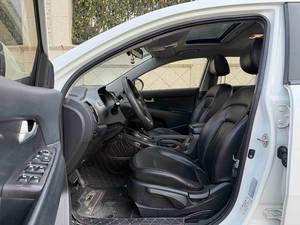 <span class=keywords><strong>Kia</strong></span> <span class=keywords><strong>Sportage</strong></span> 2.0L 2WD GL 2015 : SUV Pratique, Économique, Fiable, Idéal pour la Famille, Excellent Rapport Qualité-<span class=keywords><strong>Prix</strong></span> - Product Image 4