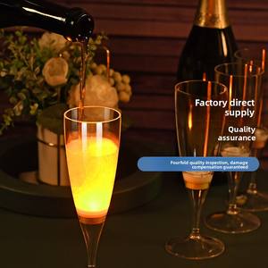 Tasse à capteur lumineux LED |   Flûte à <span class=keywords><strong>champagne</strong></span> liquide activée par la chaleur 150 ml |   Articles de bar personnalisés avec logo pour enterrements de vie de jeune fille <span class=keywords><strong>et</strong></span> soirées lumineuses - Product Image 3