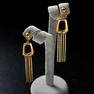 Boucles d'oreilles pendantes de luxe pour femmes, en acier inoxydable plaqué or 18 carats, avec longues pampilles géométriques exagérées, vente en gros, nouveauté - Product Image 5