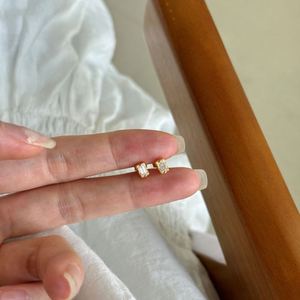 Dylam, Proveedor de Joyería con Más de 10 Años de Experiencia, Aretes de Plata S925 con Circonita Cúbica Rectangular 5A para Mujer - Product Image 2