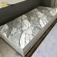 Panneaux muraux en PVC marbré moderne à haute brillance, laminés UV, en plastique pour usage domestique