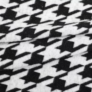 Tissu tricoté doux brossé en rayonne, polyester et élasthanne à motif jacquard pied-de-poule géométrique pour vêtements de garçons et de filles - Product Image 2