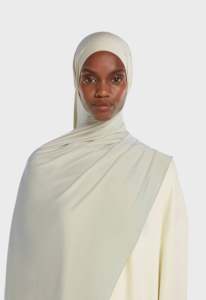 <span class=keywords><strong>Hijab</strong></span> en jersey liquide de haute qualité, doux, en soie glacée, <span class=keywords><strong>style</strong></span> néerlandais populaire - Product Image 5