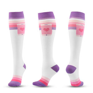 Chaussettes de compression unisexes de dessin animé décontractées Anti-fatigue Soulagement de <span class=keywords><strong>la</strong></span> <span class=keywords><strong>douleur</strong></span> Bas du genou Chaussettes longues de sport pour hommes et femmes - Product Image 2