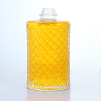Edle Strukturierte Runde Glasflasche 500ml mit Schraubverschluss, Mattiert, Großhandel, Hochwertiges Klarglas, Geometrisches Relief, Spirituosenflasche für Brennereien