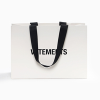 Sac en papier kraft de luxe imprimé avec logo personnalisé, sac fourre-tout, sacs en papier épais pour cosmétiques, pour magasin de vêtements, supermarché