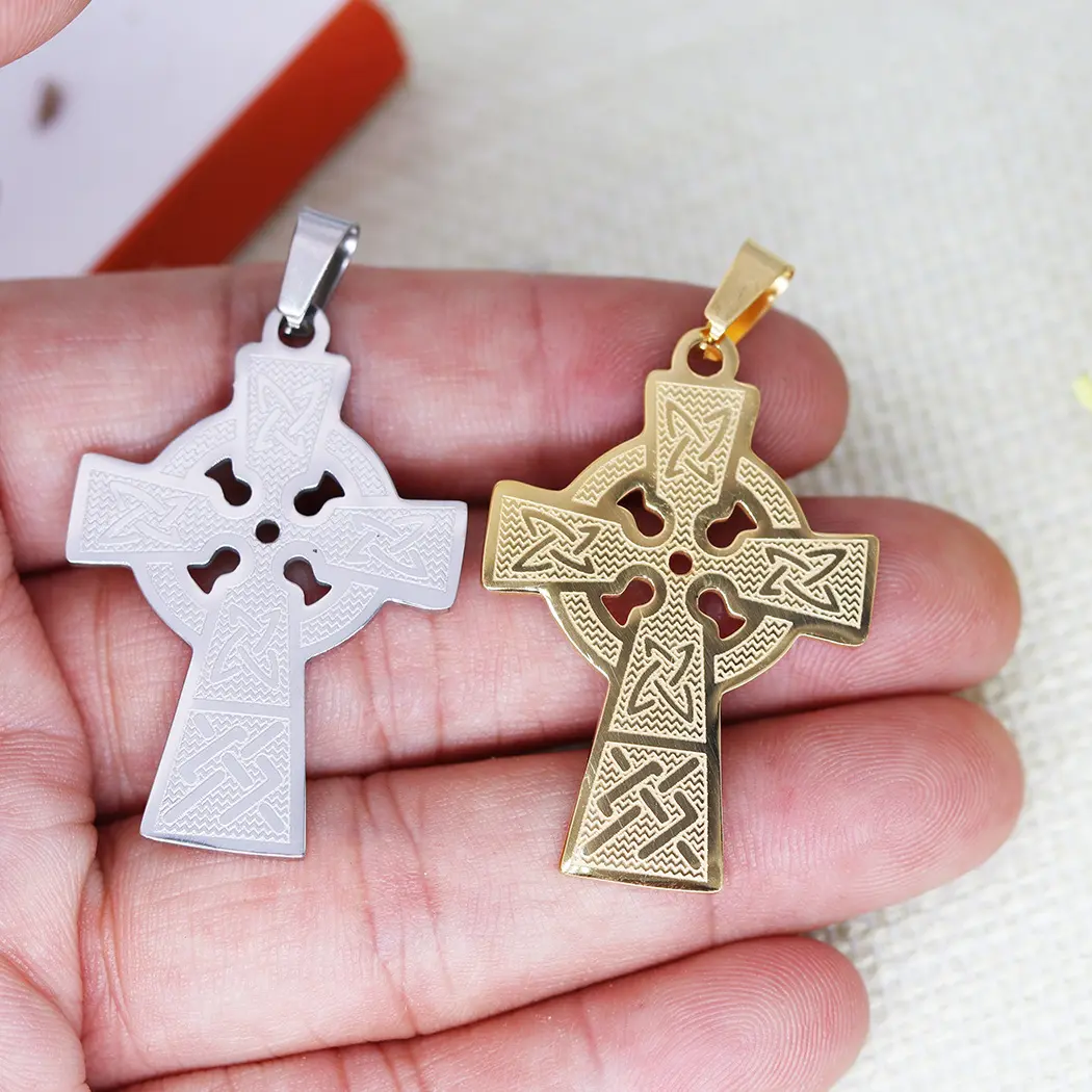 Custom Graveren Celtic Cross Diy Religie Accessoires Laser Vergulde Kruis Hanger Van Ketting Groothandel Sieraden Bedels