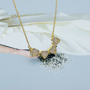 La nuova collana di quadrifoglio d'amore femminile un paio di due indossano una catena di clavicola da cuore a cuore all'ingrosso - Product Image 2