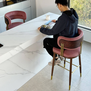 Taburete de Bar Moderno de Lujo en Terciopelo con Detalles Dorados, Patas de Madera Color Nogal, Silla Alta <span class=keywords><strong>para</strong></span> Barra de Cocina o Bistro - Product Image 4