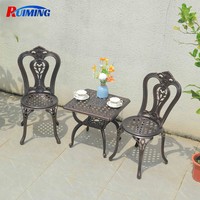 Ensemble de trois pièces pour salle à manger d'extérieur moderne Table de balcon en fonte d'aluminium et chaises en fer forgé pour les hôtels et les bistrots Mobilier de café