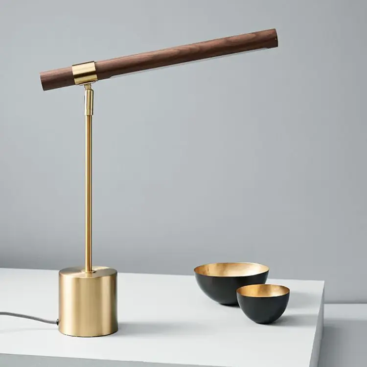 Großhandel nordischen Stil moderne minimalist ische faltbare Metall Holzmaserung Studie Schlafzimmer Nachttisch LED Kupfer Tisch lampe