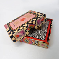 Cartes de jeu de société en carton personnalisées, boîte rigide avec dés et pions pour les soirées en famille et les jeux de table pratiques en voyage