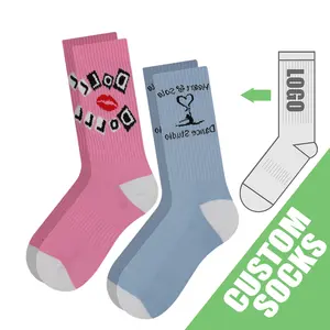 Neuankömmling Bequeme Baumwolle Crew Socke Custom Logo Custom Design Jacquard Letter Socken