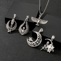 Colgante del Antiguo Egipto de Acero Inoxidable con la Diosa Isis, Luna, Estrella y Alas de Ángel en Relieve, Colgante y Collar Unisex de Estilo Retro Gótico