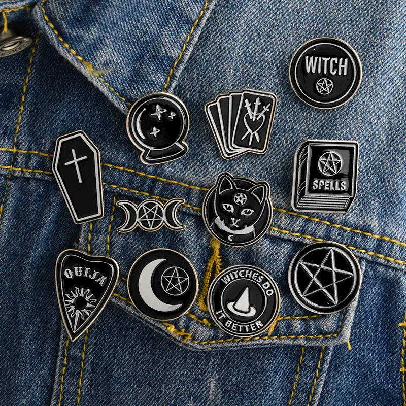 Custom Punk Moon Coffin Witch Book Hat Black Moon spilla in metallo serie Dark Retro Pin badge spille