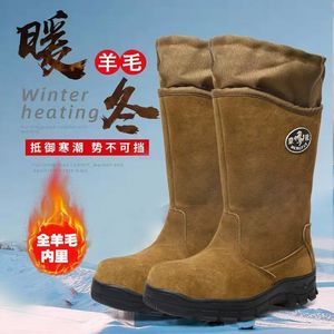 รองเท้าบูทผู้ชายสำหรับใส่หิมะ บุขนแกะหนานุ่ม อุ่นสบาย หุ้มข้อสูง สำหรับฤดูหนาว รองเท้าหนังกลางส้น สีพื้น - Product Image 3