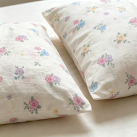 Lot de literie en microfibre de luxe, comprenant taies d'oreiller et couvre-lit, en provenance de surplus de stock, à prix de liquidation en gros