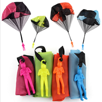 Vente en Gros Jeux d'Extérieur pour Enfants Petits Soldats Parachutistes à Lancer à la Main Figurines Volantes Colorées